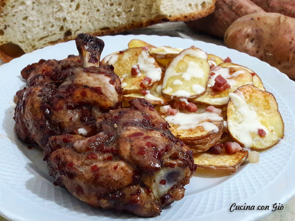 Ali di pollo alla salsa di soia e miele con chips di patate