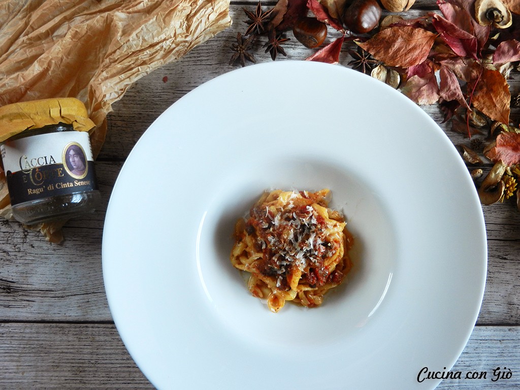 pici con ragù di cinta senese