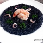 Jacket potato con stinco di maiale e sfere di mela e zenzero