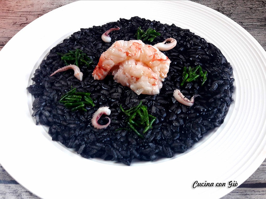 Risotto al nero di seppia con gambero cotto e crudo