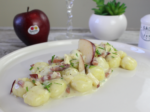 Filetto di maiale col suo jus, salsa di gorgonzola e mele, granella di arachidi