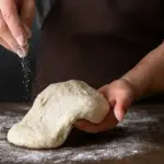 Impasto della pizza troppo appiccicoso: il gesto semplice che lo recupera