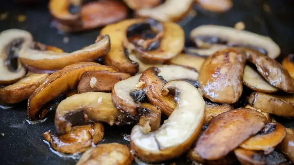 Funghi champignon in padella: come farli dorare invece di lessarli