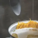 Come evitare che la pasta si attacchi durante la cottura senza aggiungere olio