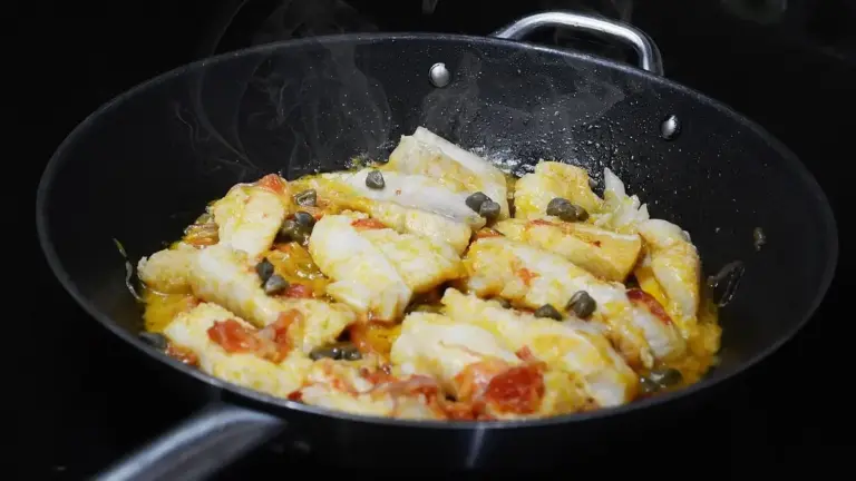 Filetti di merluzzo in padella: come cuocerli senza farli sfaldare