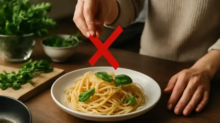 Come far aderire il condimento alla pasta senza lasciare acqua nel piatto