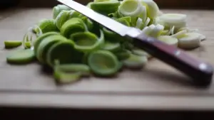 Frittata di porri al forno: ricetta semplice da tagliare a quadrotti