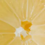 Come grattugiare la scorza di limone senza prendere la parte bianca