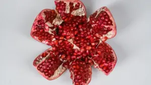Melagrana: come scegliere un frutto maturo e prelevare i chicchi