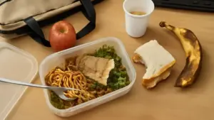 Pasta per il pranzo fuori casa: come condirla senza farla incollare