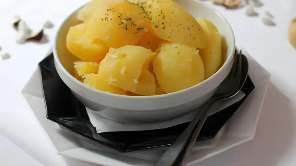 Patate novelle al vapore: come verificare la cottura senza romperle